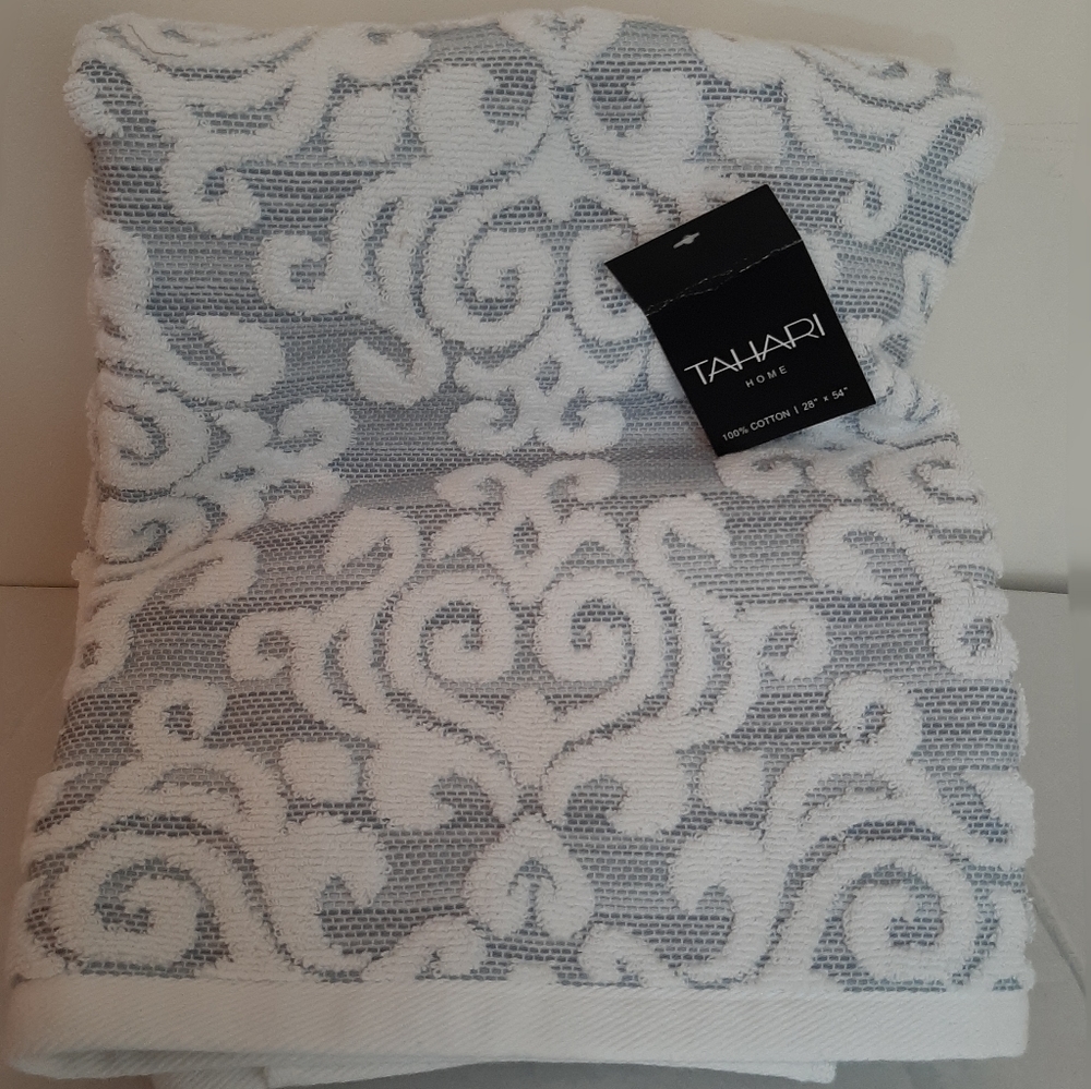 TAHARI HOME Cotton Bath Towel Blue & White